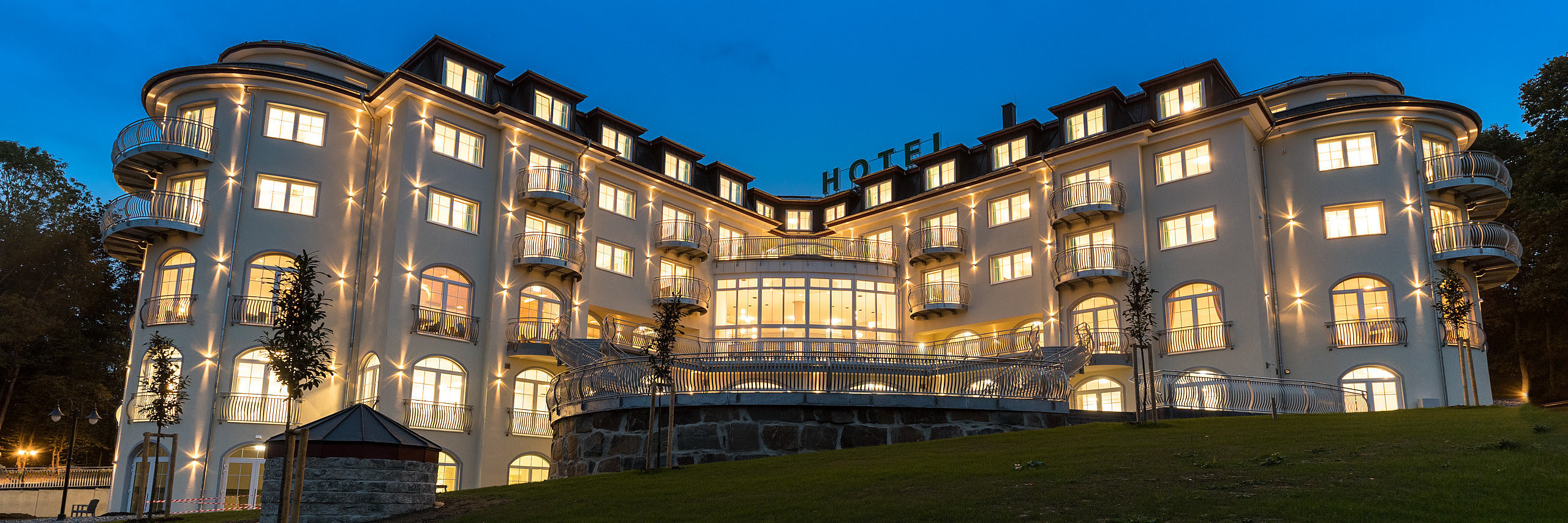 Parkhotel Hachenburg am Abend